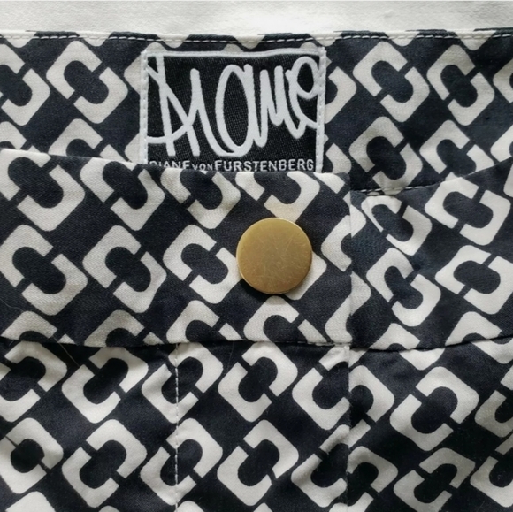 DVF Runway Shorts w/Front & Back Pockets Black & White - Picture 4 of 7